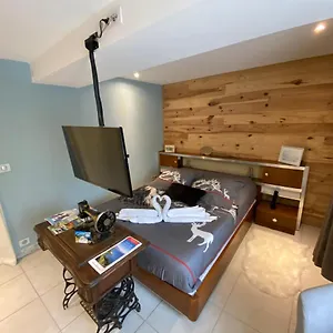 https://gite-les-libellules.hotels-rhonealpes.com